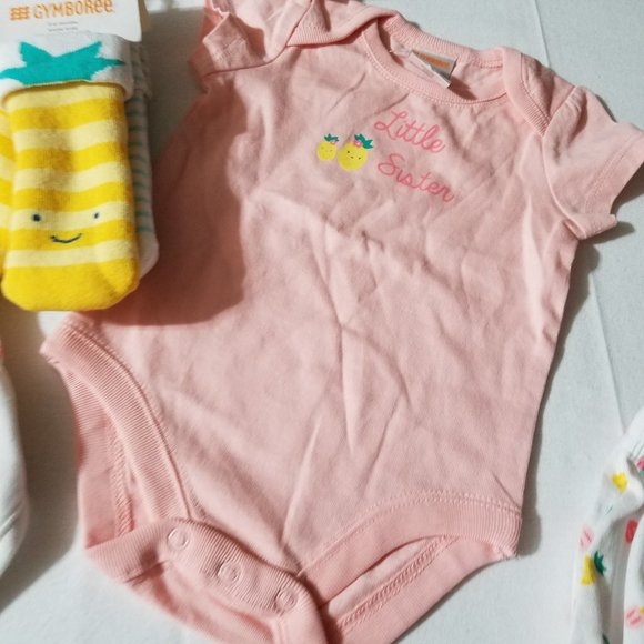 Gymboree Newborn Essentials NWT Outlet Blanket, 0-3 month bodysuit, bloomer, bib - Picture 4 of 6